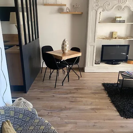 Petit Cocon Douillet Avec Terrasse アパート