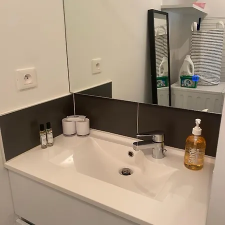 Petit Cocon Douillet Avec Terrasse ラ・ロシェル