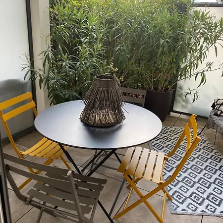 アパート Petit Cocon Douillet Avec Terrasse ラ・ロシェル