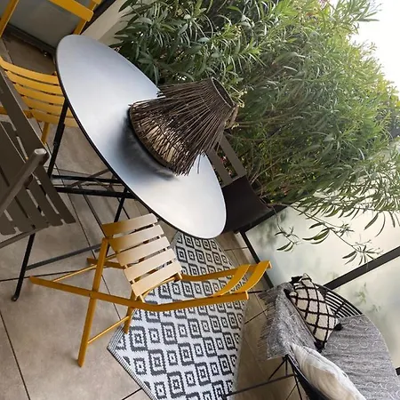 Petit Cocon Douillet Avec Terrasse アパート