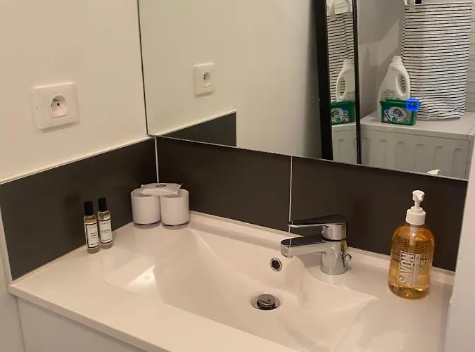 Petit Cocon Douillet Avec Terrasse La Rochelle (Charente-Maritime)